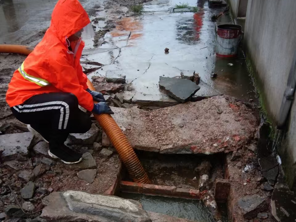 朔州专业清理污水池 炜誉市政以规范流程守护城市 “肠道”